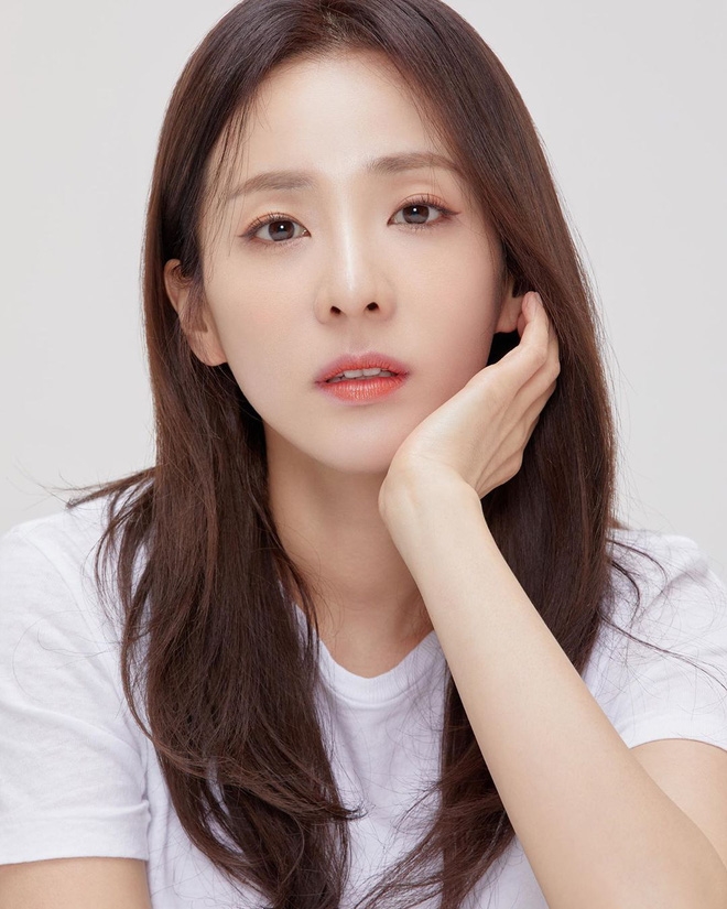 YoonA, Suzy cùng những đại diện nhan sắc K-pop qua 2 thế hệ