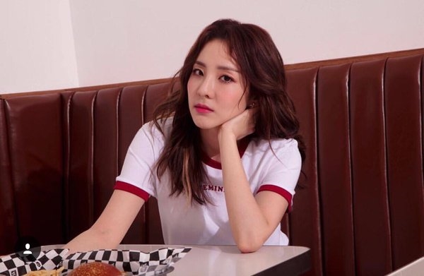 YoonA, Suzy cùng những đại diện nhan sắc K-pop qua 2 thế hệ