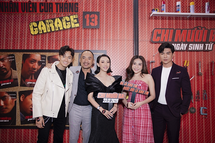 Trường Giang - Nhã Phương tay trong tay ngọt ngào khi gặp Nam Em