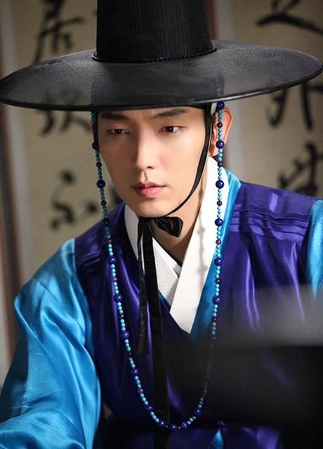 Song Joong Ki và mỹ nam Hàn nổi bật với tạo hình thư sinh thời xưa
