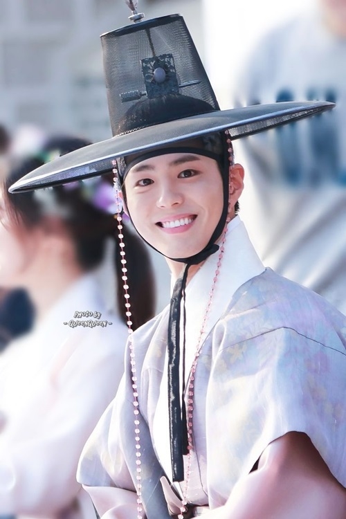 Song Joong Ki và mỹ nam Hàn nổi bật với tạo hình thư sinh thời xưa