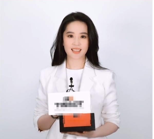 Nhan sắc Lưu Diệc Phi lại thay đổi; căn hộ triệu đô của Trịnh Gia Dĩnh
