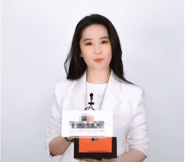 Nhan sắc Lưu Diệc Phi lại thay đổi; căn hộ triệu đô của Trịnh Gia Dĩnh