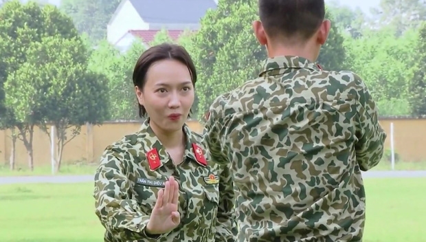 Diệu Nhi đánh võ làm đồng đội cười muốn nội thương