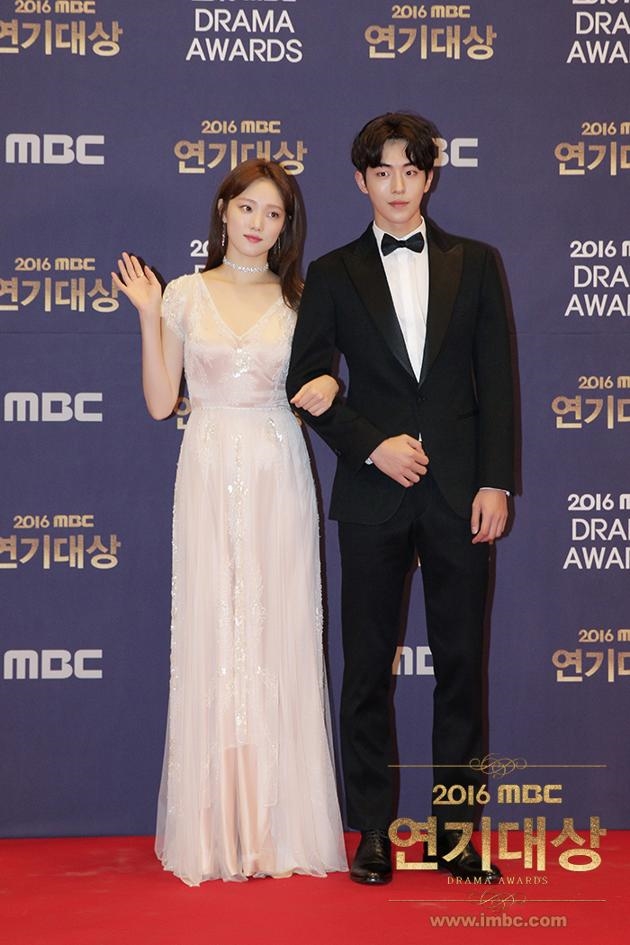 Kai - Jennie và những cặp đôi Kbiz bị Dispatch khui tin hẹn hò