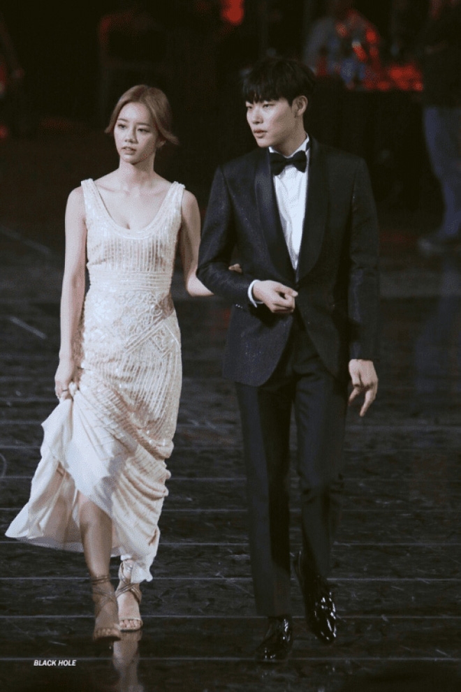 Kai - Jennie và những cặp đôi Kbiz bị Dispatch khui tin hẹn hò