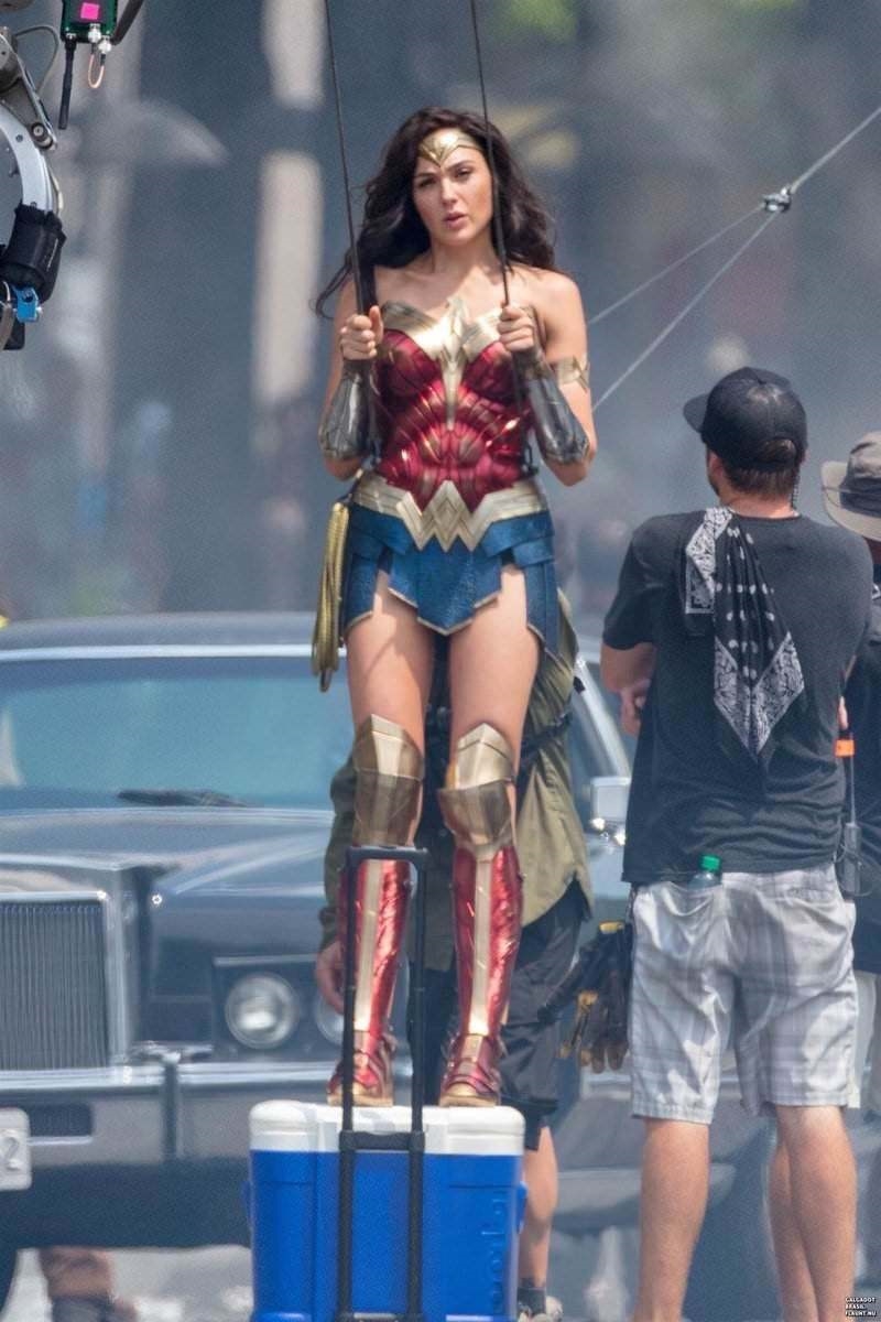 Gal Gadot chấn thương cột sống khi đóng Wonder Woman