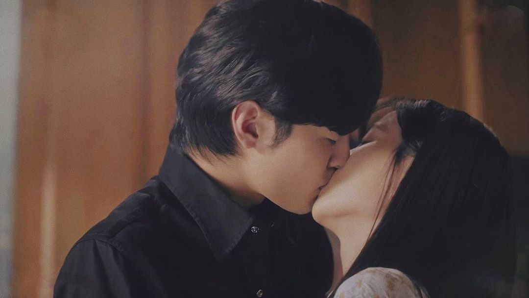 Lee Min Ho và Kim Go Eun và các cặp đôi nhận đề cử nụ hôn đẹp nhất năm