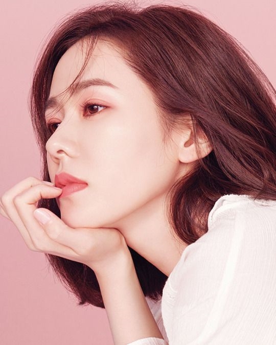 Lee Jong Suk và loạt sao Hàn có đôi môi đẹp 'hái ra tiền'