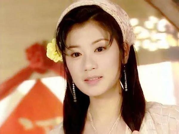 Lâm Tâm Như, Triệu Lệ Dĩnh và mỹ nhân Cbiz với tạo hình vấn khăn