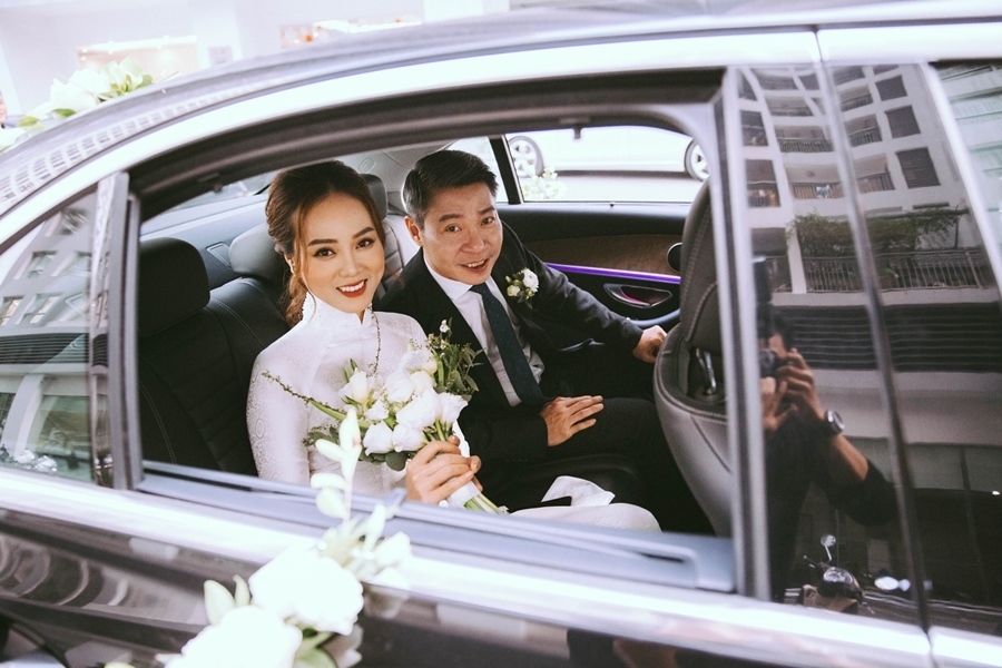 Công Lý và bạn gái kém 15 tuổi tổ chức hôn lễ ấm cúng