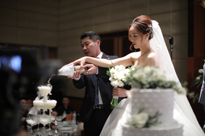 Công Lý và bạn gái kém 15 tuổi tổ chức hôn lễ ấm cúng