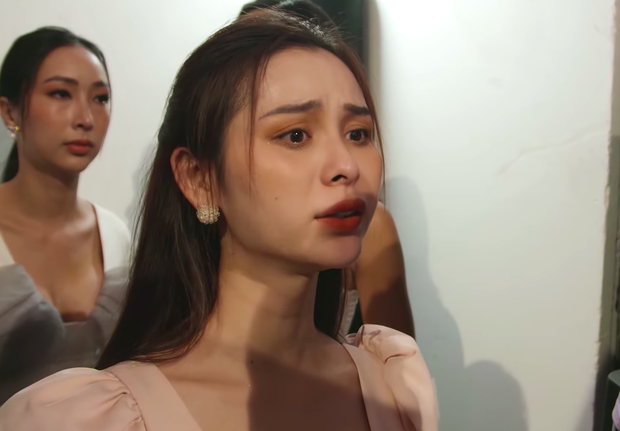 Thí sinh Tường Vi 'làm lố' trên sóng Đại Sứ Hoàn Mỹ