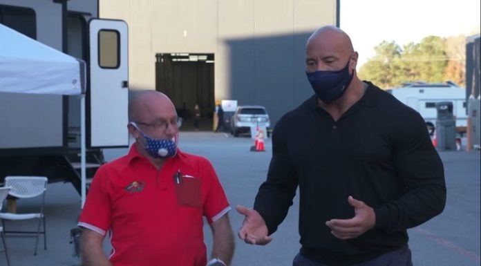 The Rock và dàn sao Hollywood 'vung' tiền tỉ tặng bạn thân