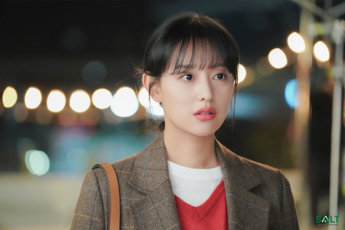 Kim Ji Won tỏa sáng nhan sắc trong 'Lovestruck In The City'