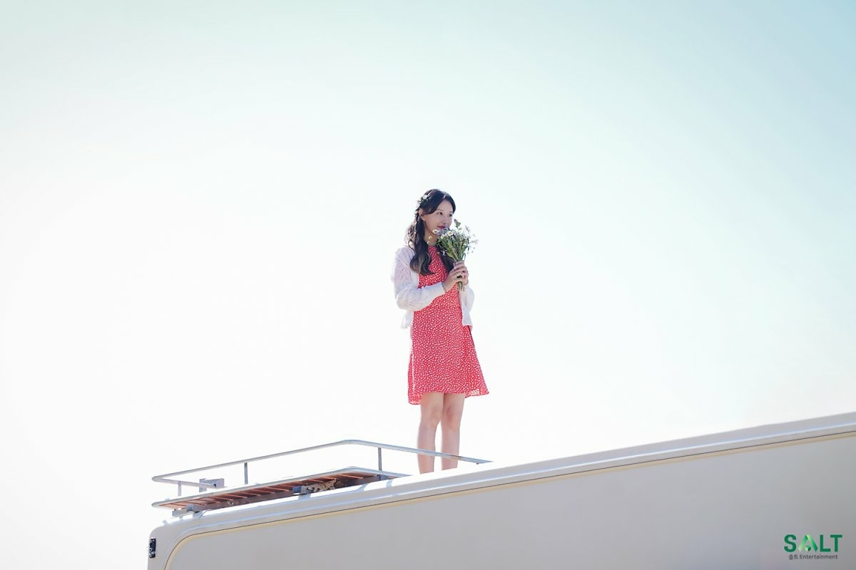 Kim Ji Won tỏa sáng nhan sắc trong 'Lovestruck In The City'