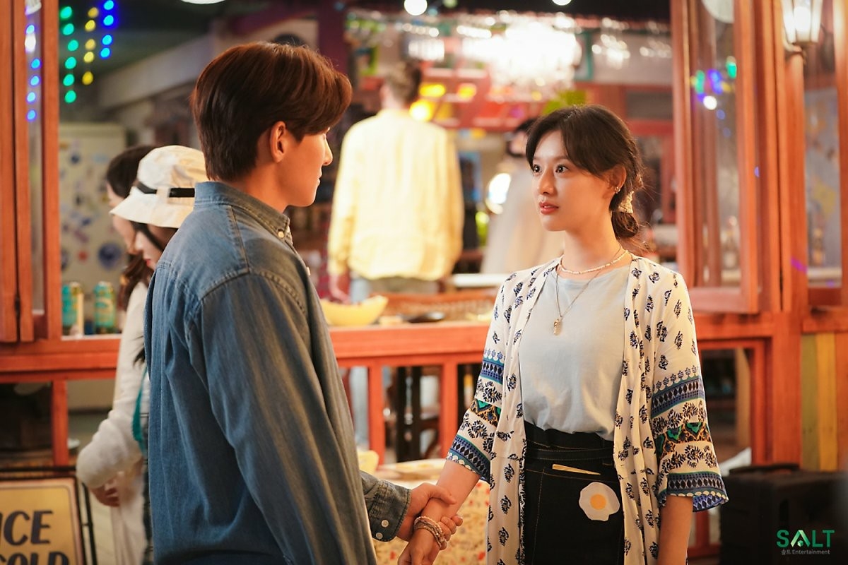 Kim Ji Won tỏa sáng nhan sắc trong 'Lovestruck In The City'