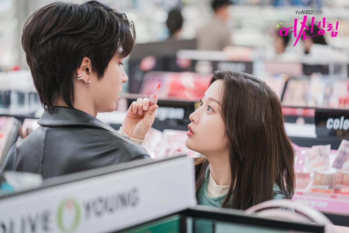 Son Ye Jin 'gặp hạn' sau tin hẹn hò, Heechul 'tố' Lee Ji Ah spoil phim