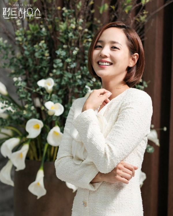 Lee Ji Ah và dàn sao Penthouse bày tỏ cảm nghĩ hậu kết thúc