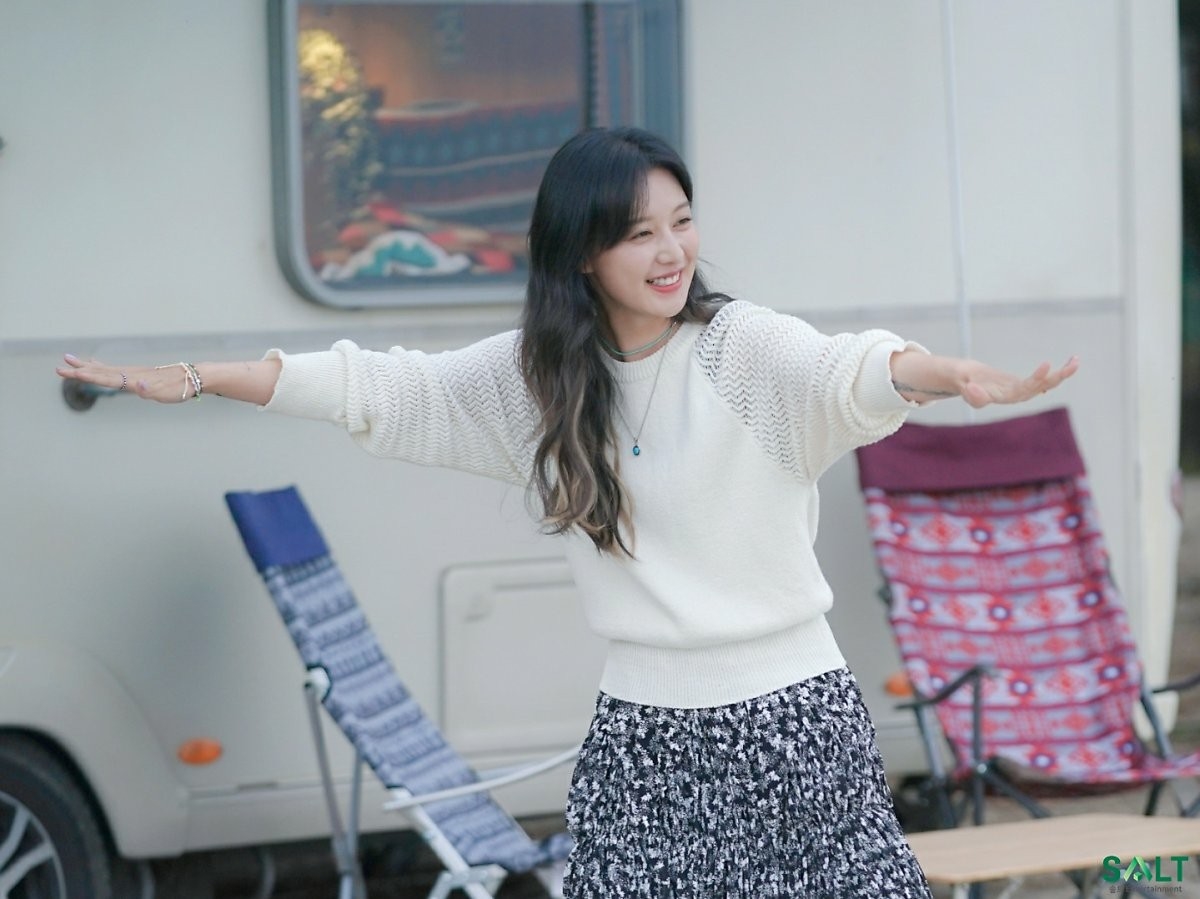 Kim Ji Won tỏa sáng nhan sắc trong 'Lovestruck In The City'