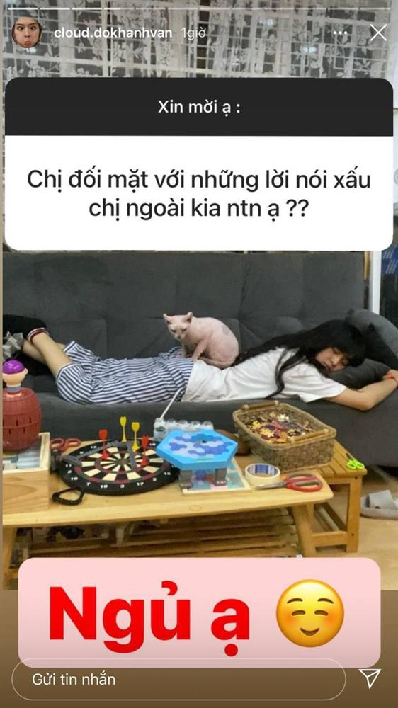 Khánh Vân đáp trả khi bị chê cứ khoái làm mặt xấu