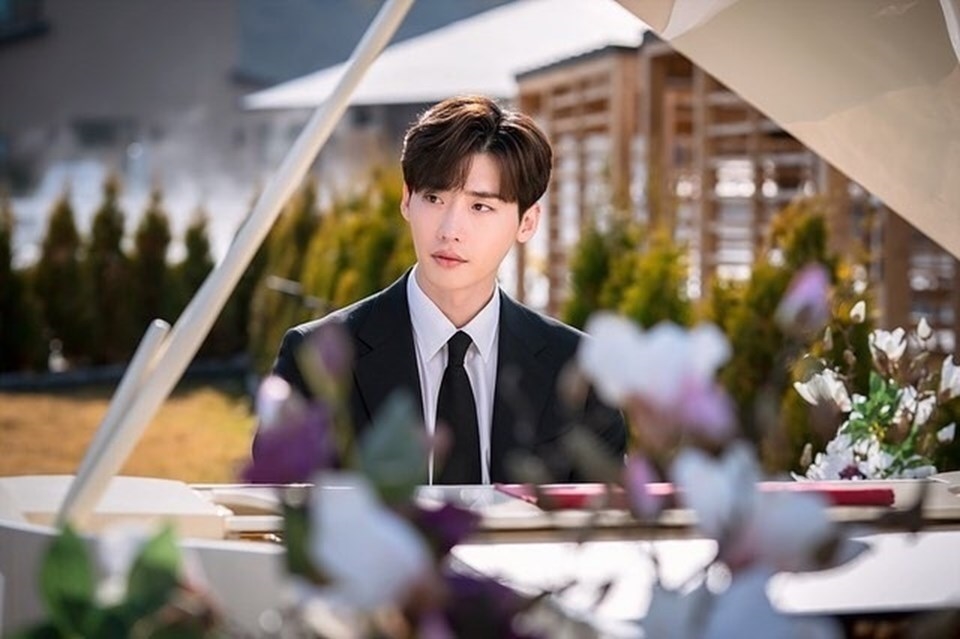 Lee Jong Suk và loạt nam thần có thể đóng với Song Hye Kyo ở phim mới