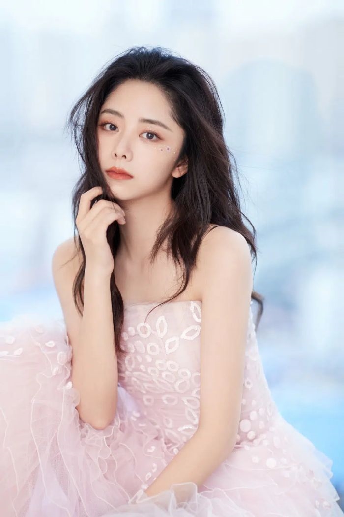 Dương Mịch lép vế Triệu Lộ Tư trong top sao nữ Cbiz được thích ở Thái