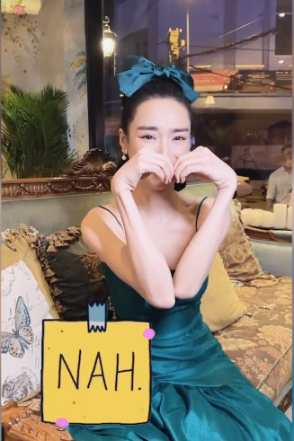 Nhã Phương lộ tay gầy guộc, thân hình mỏng dính