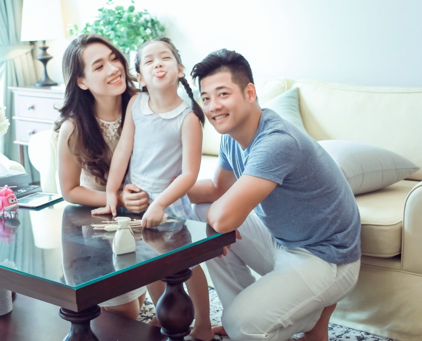 Phản ứng của sao Việt khi vợ/chồng đóng cảnh 'hot'