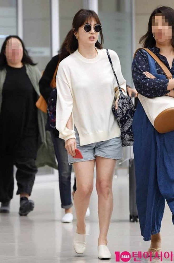 Song Hye Kyo và Son Ye Jin có phong cách thời trang sân bay trái ngược
