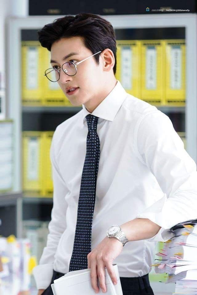 Lee Min Ho và những mỹ nam xứ Hàn trông cực hút khi đeo kính mắt