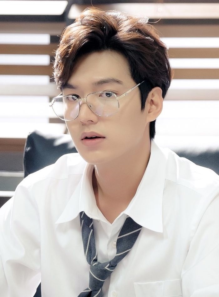 Lee Min Ho và những mỹ nam xứ Hàn trông cực hút khi đeo kính mắt