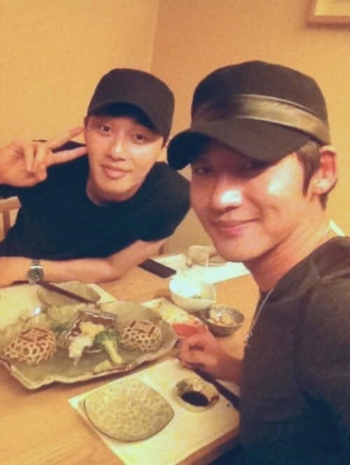 Park Seo Joon và loạt sao Hàn nổi tiếng nhưng vẫn ăn ở quán bình dân