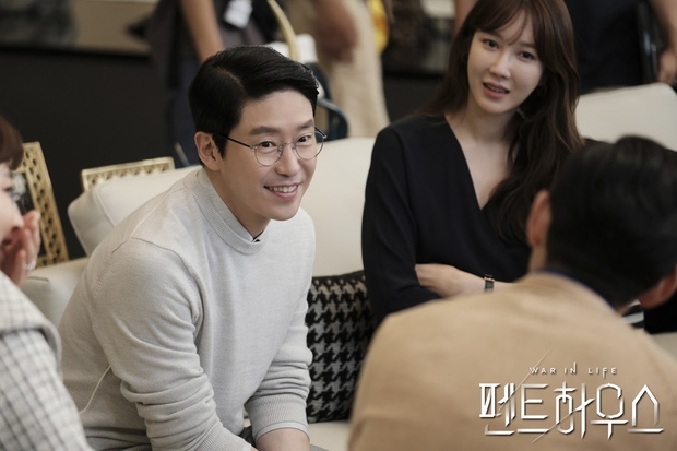 Kim So Yeon, Uhm Ki Joon và tính cách ngoài đời của dàn sao Penthouse
