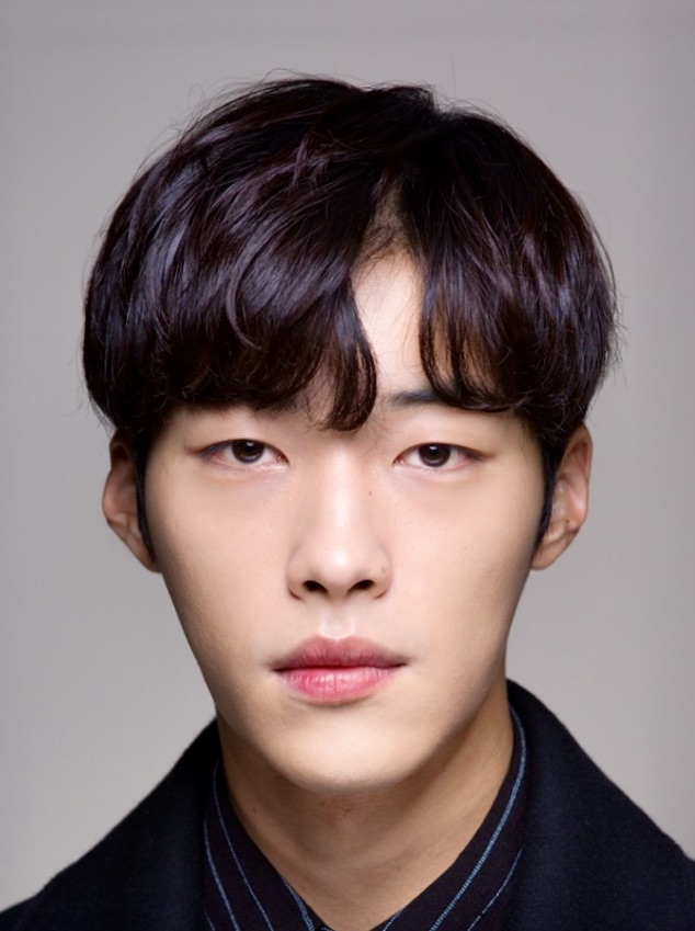 Lee Jong Suk và các mỹ nam Hàn có đôi môi dày gợi cảm nhất