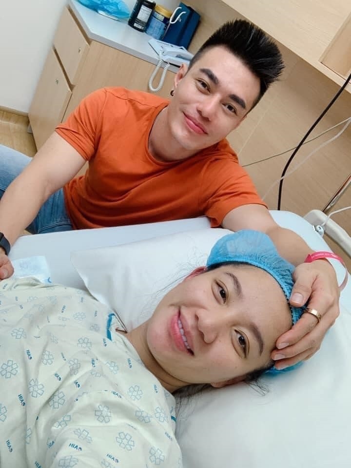 Lê Dương Bảo Lâm và vợ kỷ niệm 11 năm bên nhau