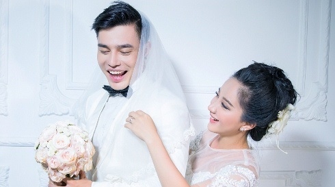 Lê Dương Bảo Lâm và vợ kỷ niệm 11 năm bên nhau