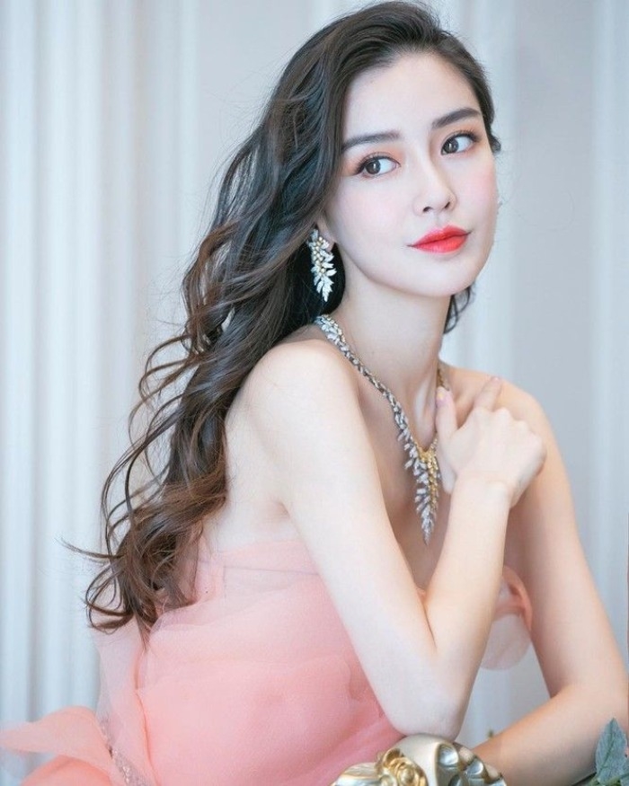 Angelababy so kè nhan sắc với 'hội tình địch': Lý Phi Nhi lép vế?