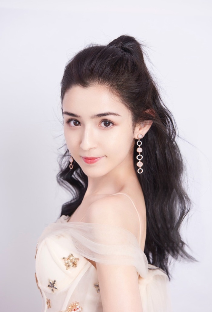 Angelababy so kè nhan sắc với 'hội tình địch': Lý Phi Nhi lép vế?