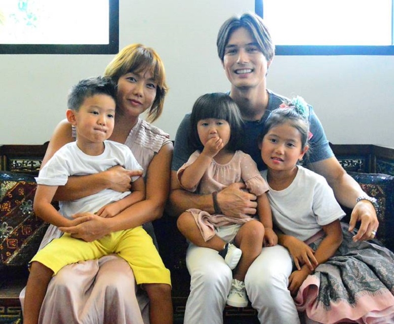 Yeon Jung Hoon - Han Ga In và những cặp vợ chồng vàng của Kbiz