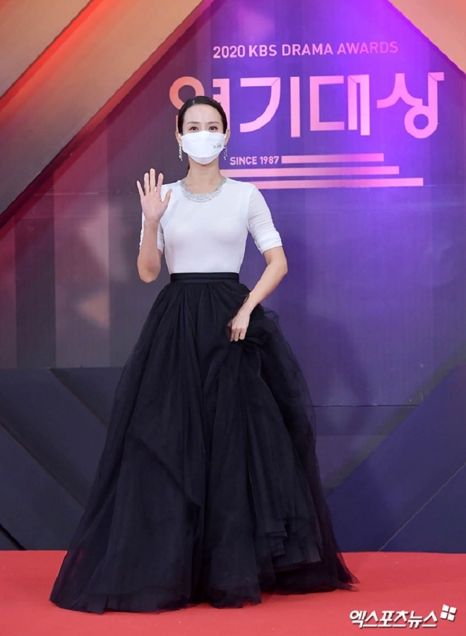 Son Ye Jin và những nữ hoàng thảm đỏ của Hàn Quốc năm 2020