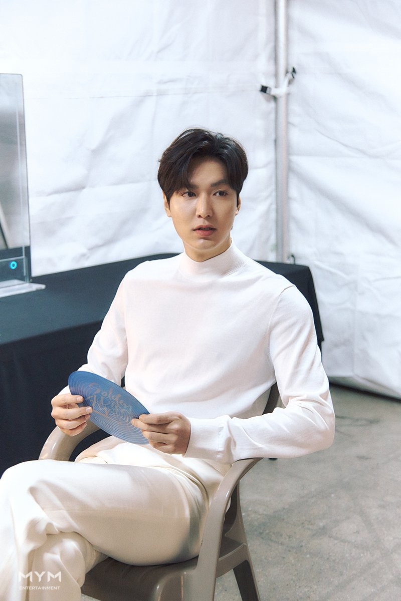 Lee Min Ho lấy lại phong độ hậu bị chê xuống sắc khi đi nhận giải phim