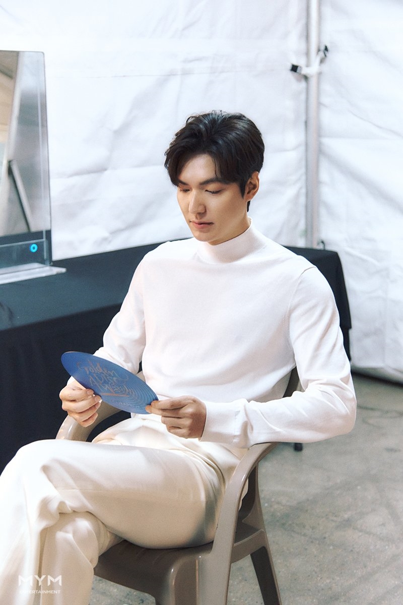 Lee Min Ho lấy lại phong độ hậu bị chê xuống sắc khi đi nhận giải phim