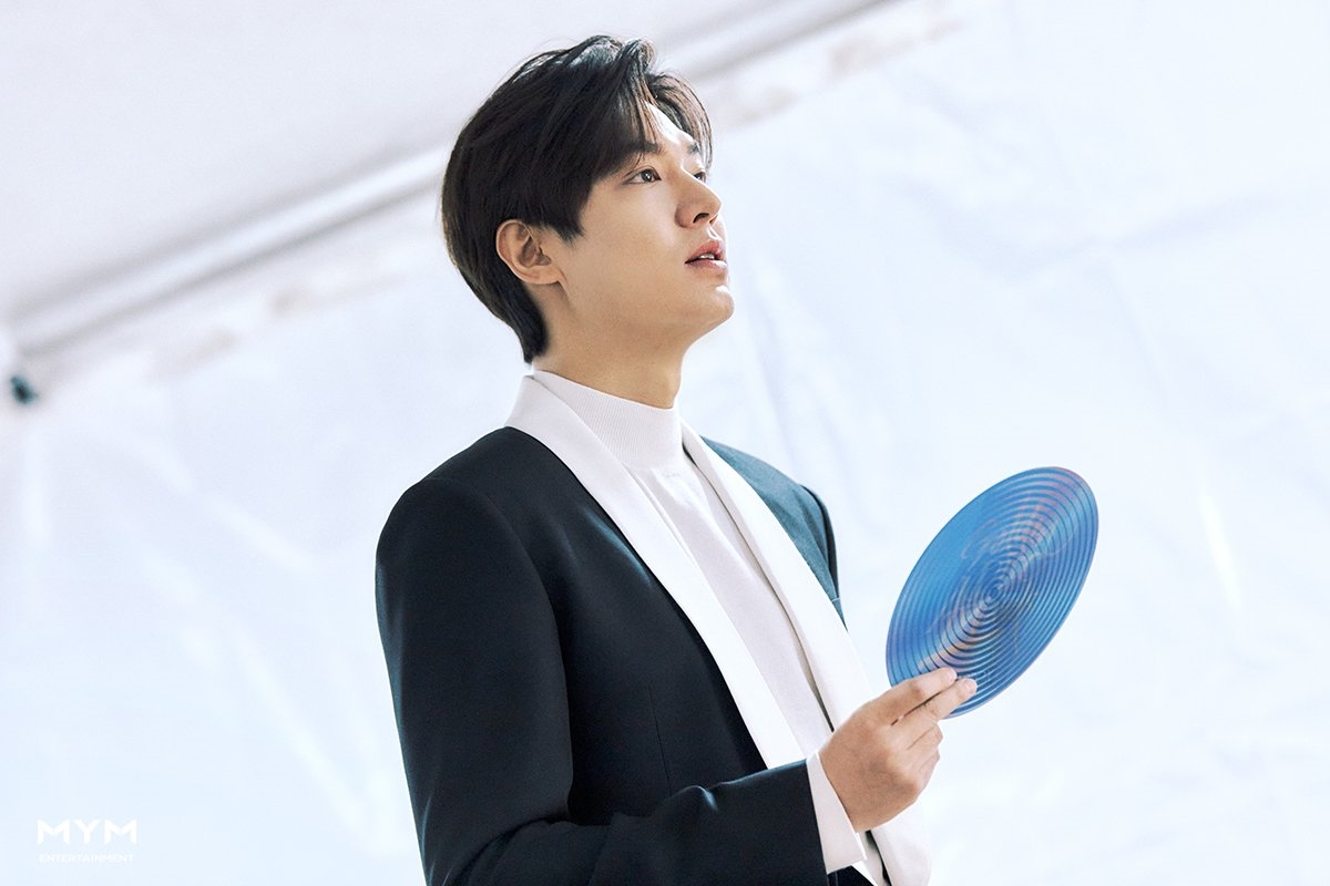 Lee Min Ho lấy lại phong độ hậu bị chê xuống sắc khi đi nhận giải phim