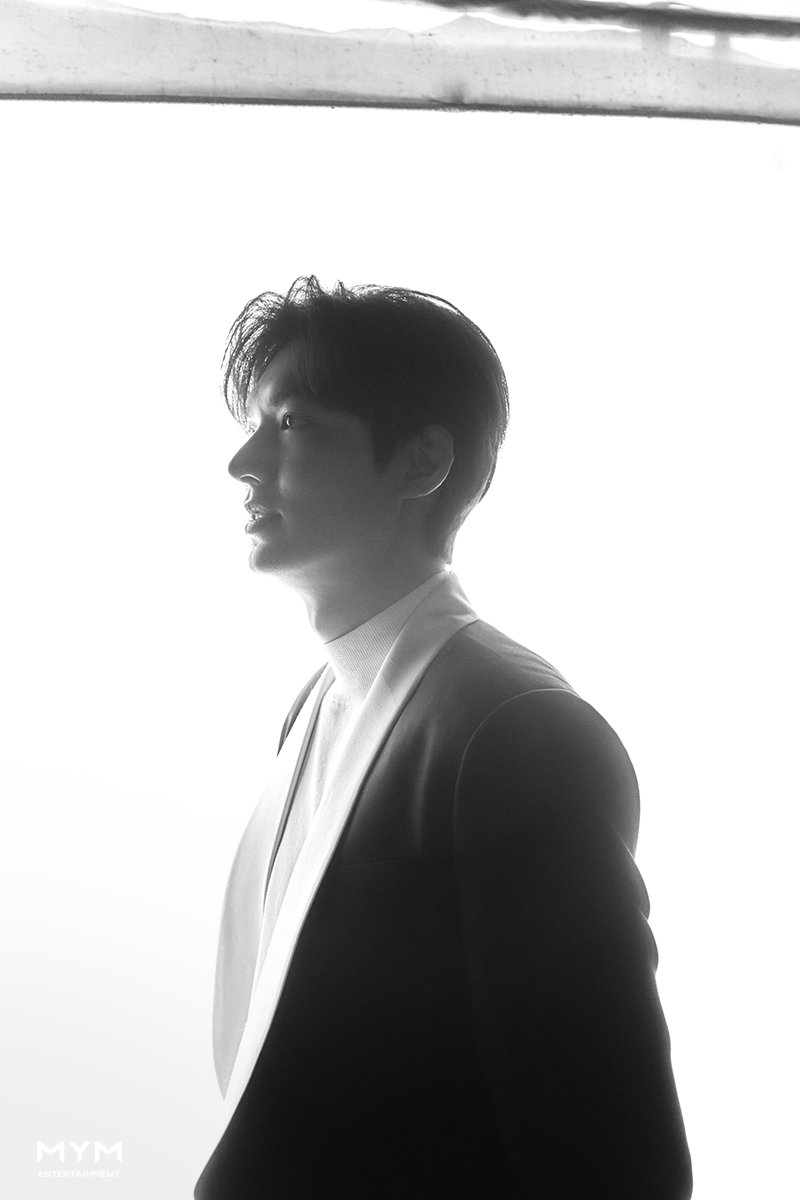 Lee Min Ho lấy lại phong độ hậu bị chê xuống sắc khi đi nhận giải phim