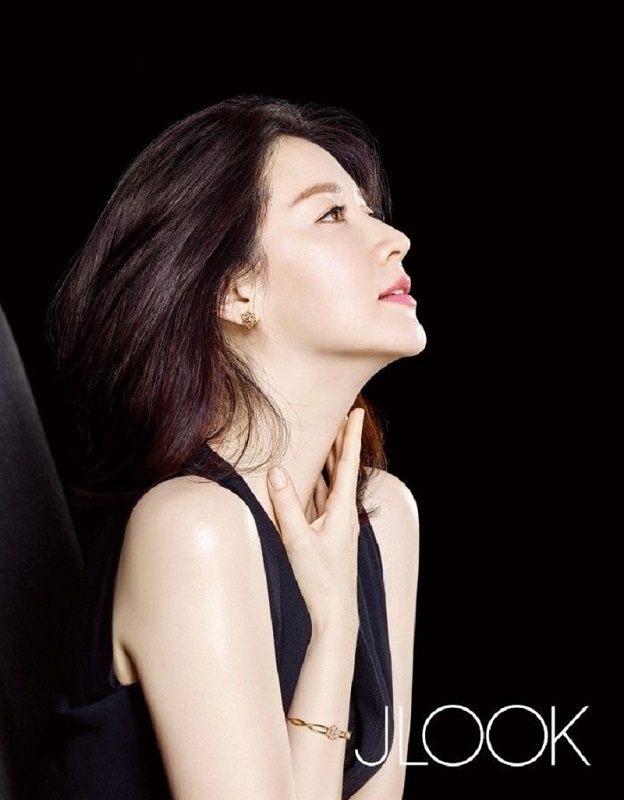 Han Hyo Joo thanh thoát cùng những góc nghiêng đẹp của dàn nữ thần Hàn