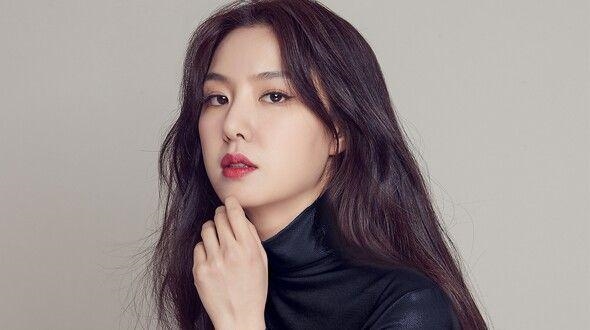 Song Ji Hyo, Seo Ji Hye: Hai quý cô độc thân tài năng của điện ảnh Hàn