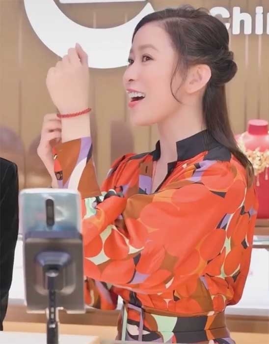 Xa Thi Mạn và những ngôi sao TVB chăm livestream bán hàng