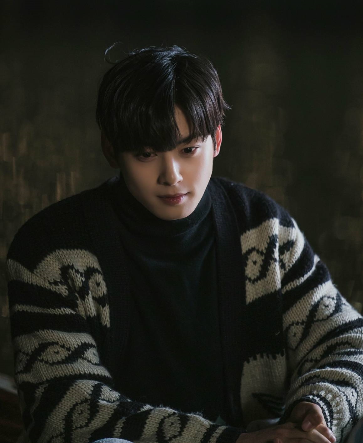 Cha Eun Woo bị ví là Kim Tae Hee bản nam, Jisoo đủ bìa 6 tạp chí lớn