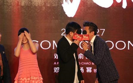 Triệu Vy và dàn sao Cbiz chẳng ngại ngần trao nụ hôn đồng giới